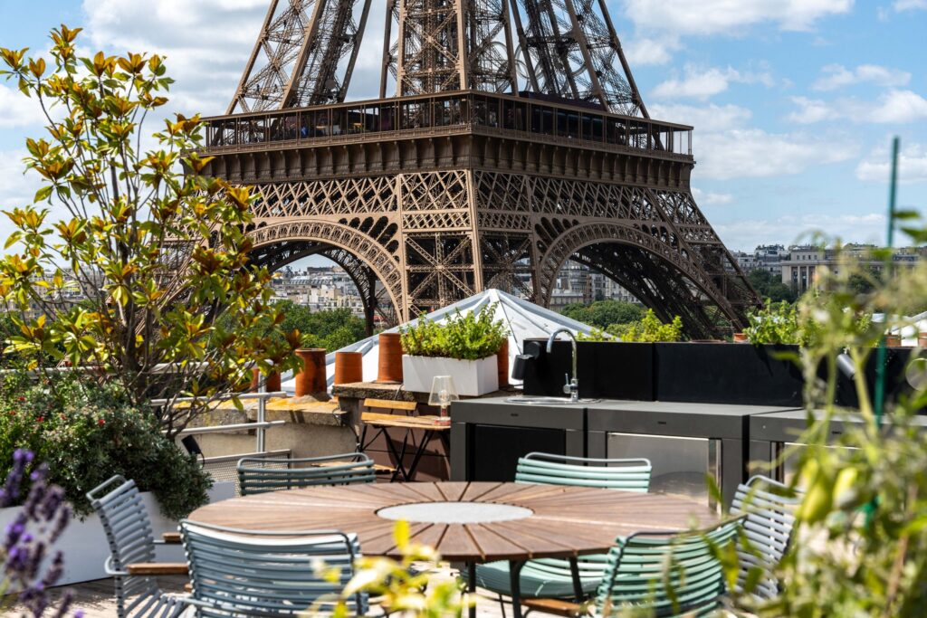 eiffel tower apartment